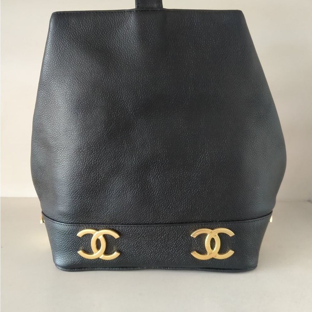 Vintage 90’s authentic chanel caviar bucket bag